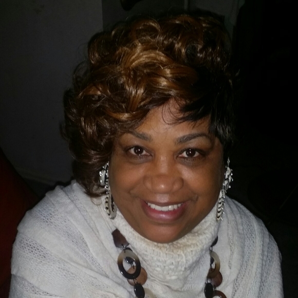 Meet your Posher, Sandra - Picture 1 of 1